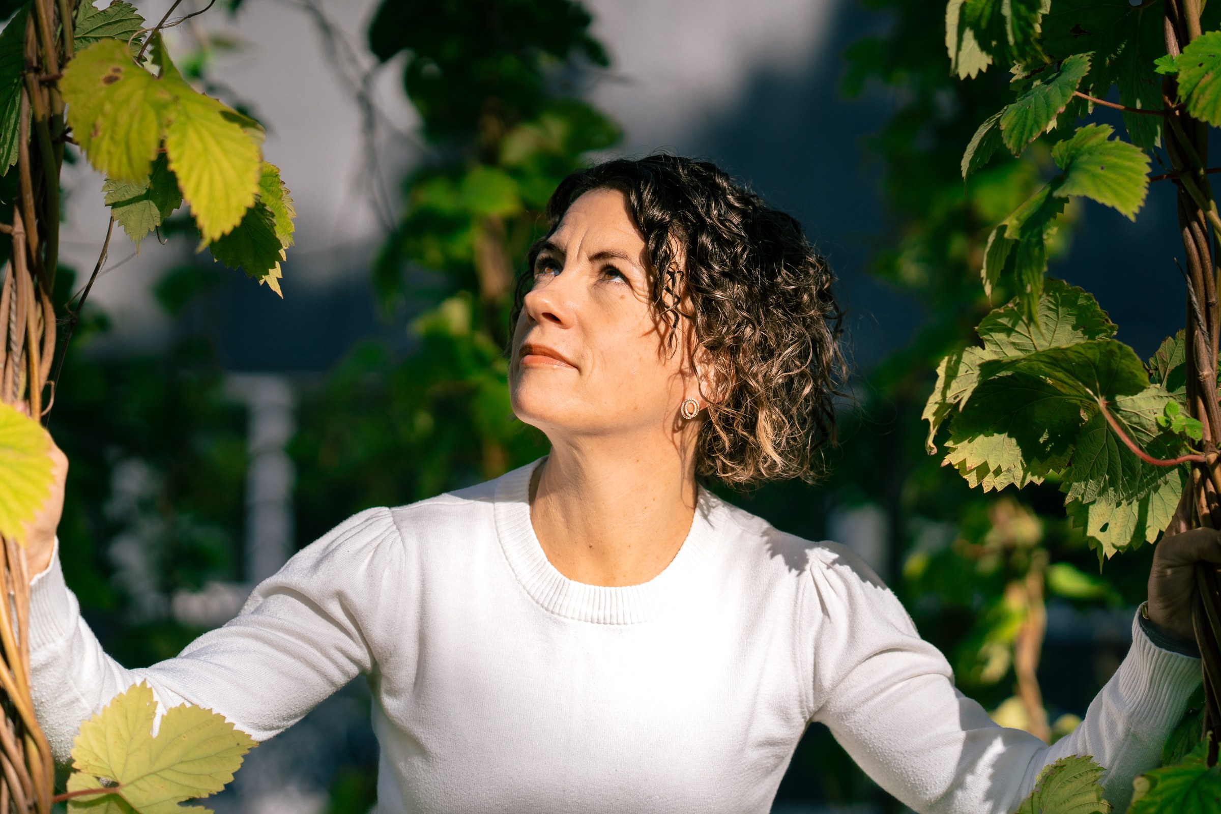 Ida Tetzlaff sidder mellem grenene