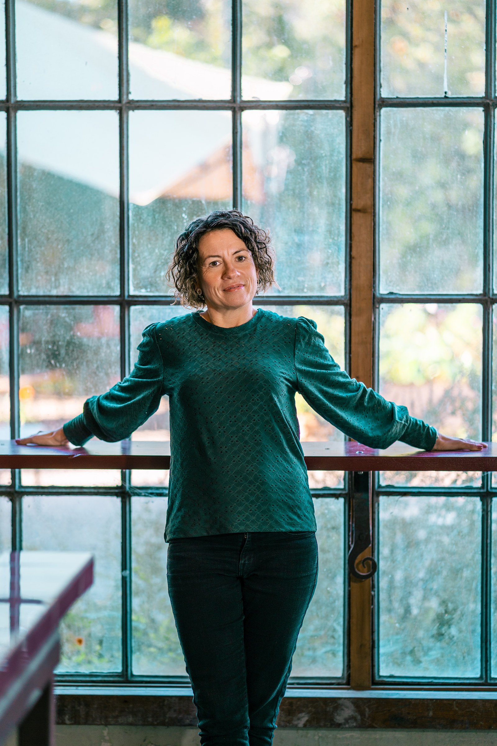Ida Tetzlaff ved vinduet